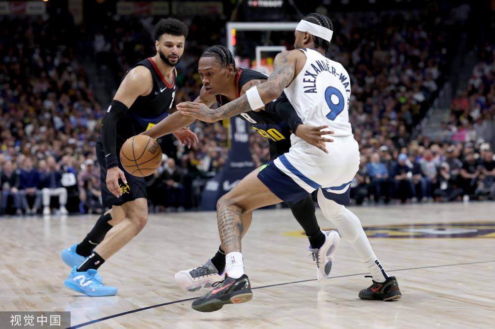 现尤为引人 现尤为引人